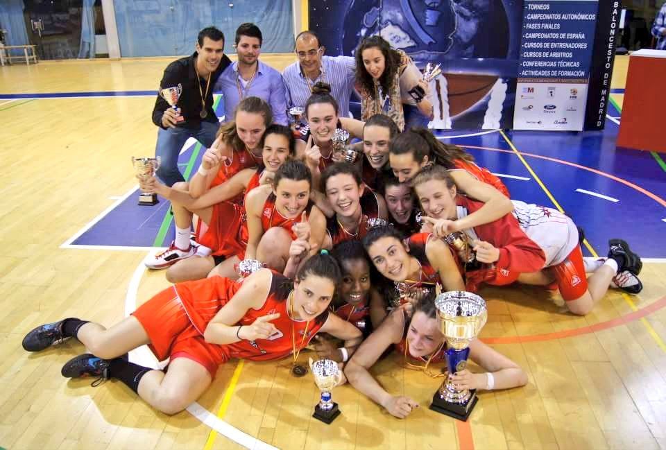 isabelleboix's tweet photo. Hace 3 años con este súper equipo vivimos una gran #Final4junior Sólo buenos recuerdos de ese año en @BasketRivas https://t.co/L1oGtluzaO