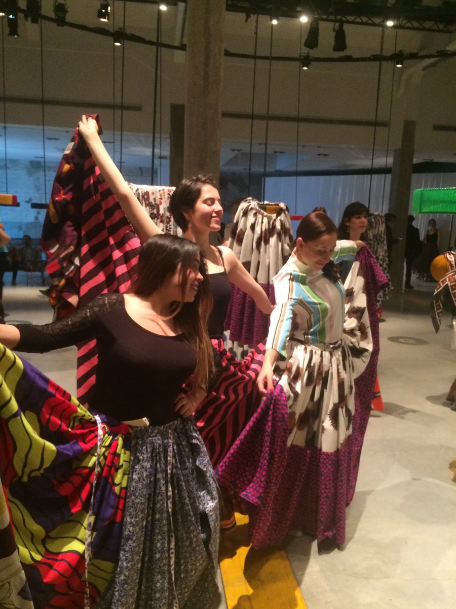 KenParkRiot's tweet photo. @marniofficial's printed fabrics become luxury accessories to dance 
#marni #MARNIBALLHAUS #fuorisalone2016 https://t.co/ImJ00BTUuu