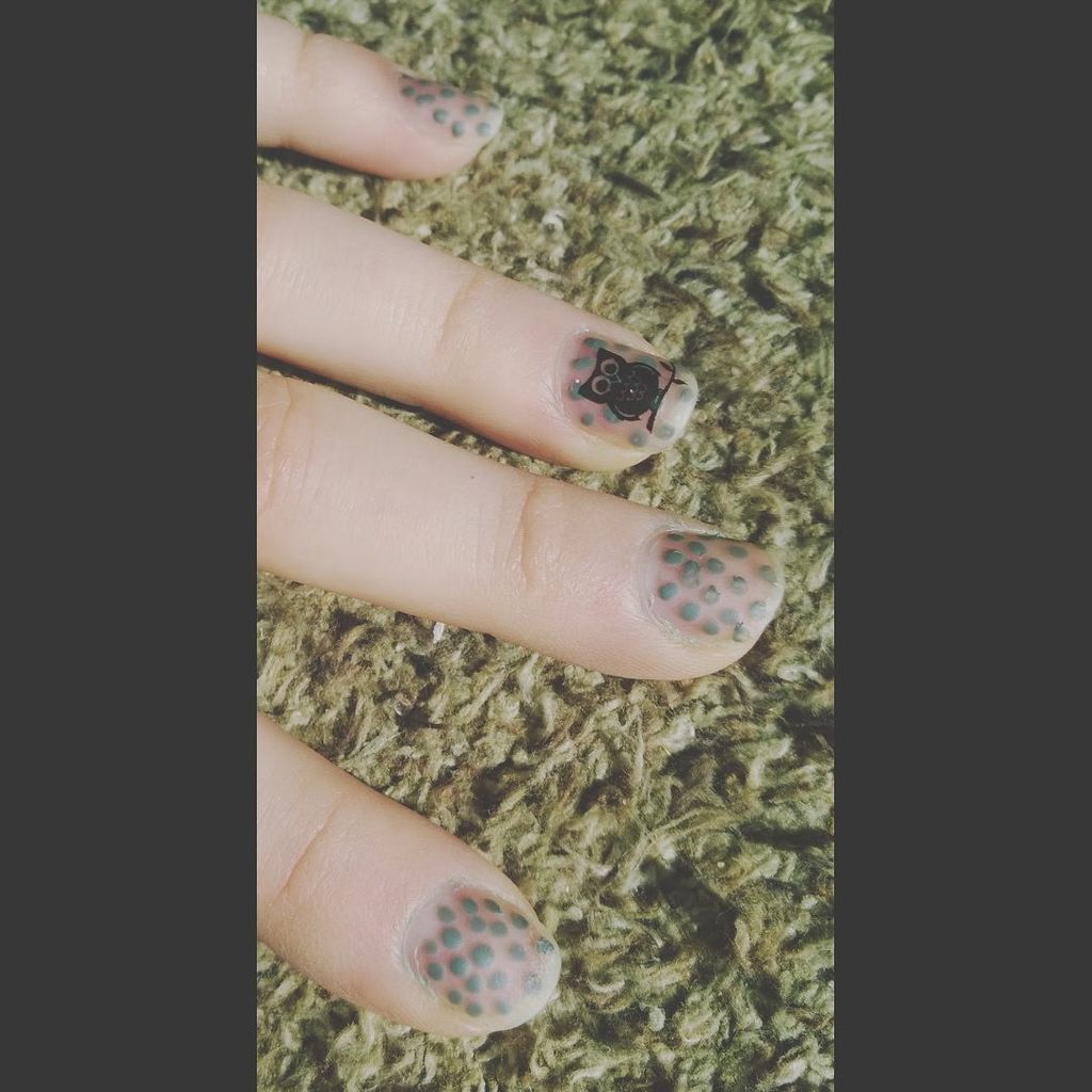 nailartsyfartsy's tweet image. fimo_art_awesome: My casual nails😎😁😘 P.s I used a weird 2D sticker thing for my second down nail.😅😌😝
#art #awesomen…