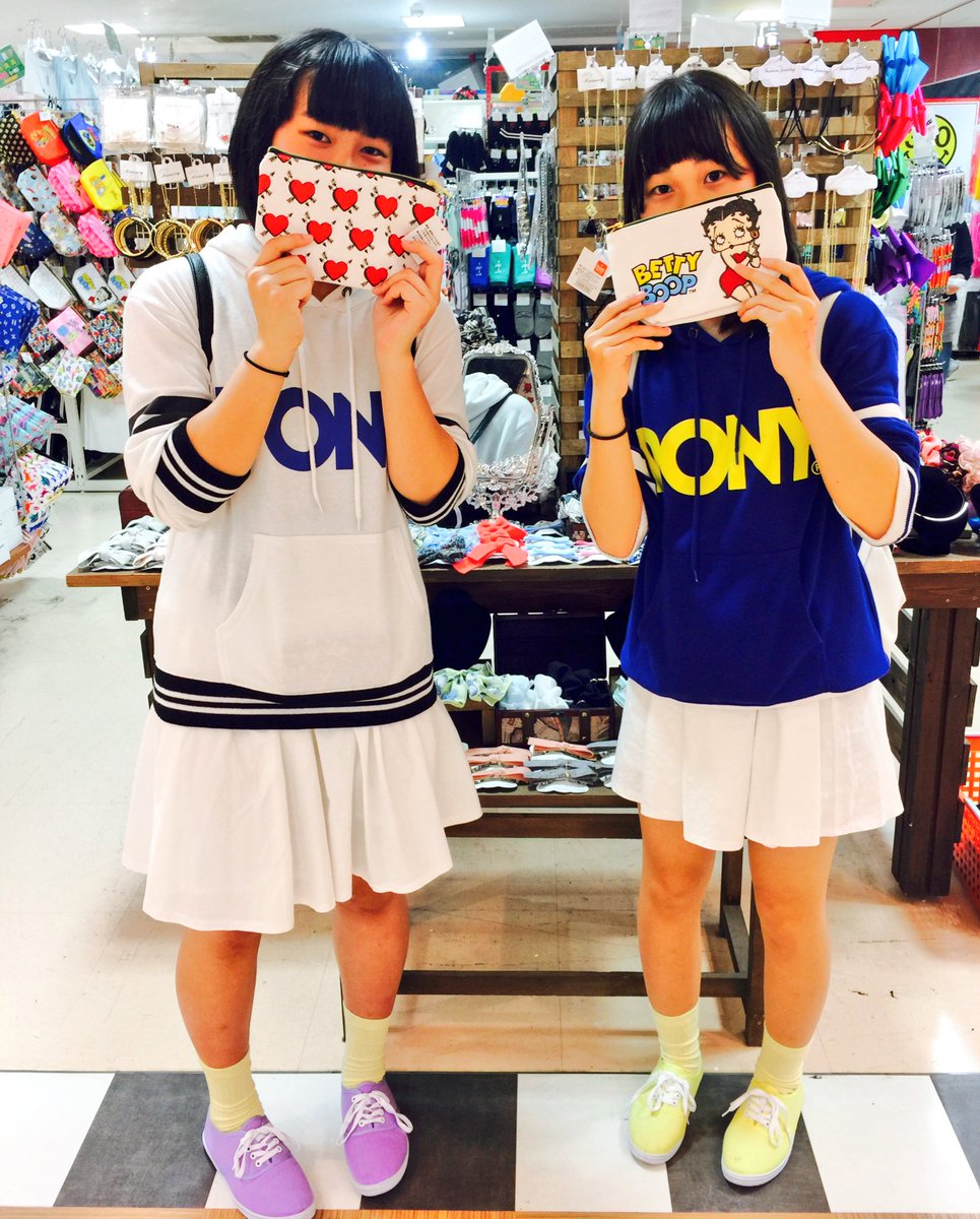サンキューマートトナリエ宇都宮店 No Twitter お客様スナップ 本日のオシャレさん みーちゃん 15 にーちゃん 15 です ポイントゎ双子コーデ 靴と靴下ゎサンキューマート で購入した物でした 今年したい事ゎ2人でディズニー その際も双子コーデをしたいとの サンキューマートトナリエ宇都宮店 No Twitter お客様スナップ 本日のオシャレさん みーちゃん 15 にーちゃん 15 です ポイントゎ双子コーデ 靴と靴下ゎサンキューマート で購入した物でした 今年したい事ゎ2人でディズニー その際も双子コーデをしたいとの