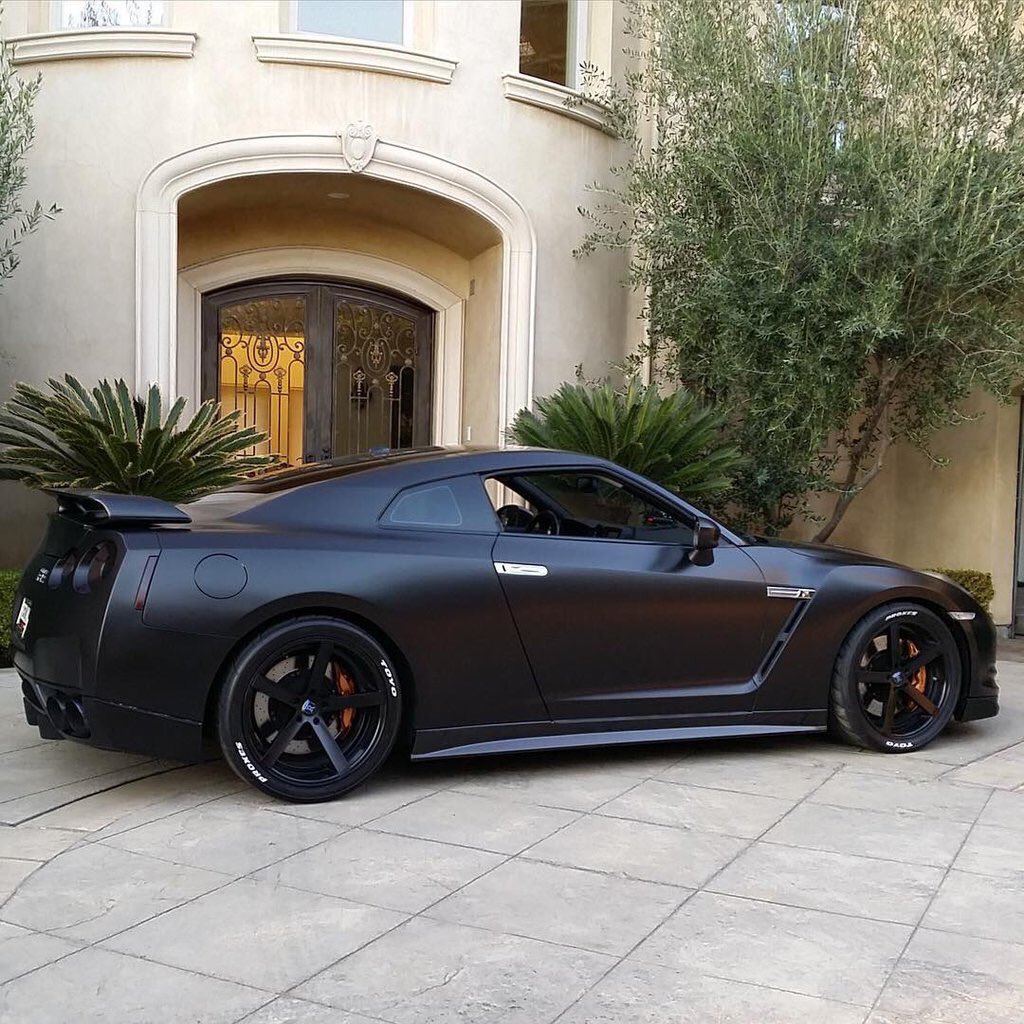 Carfluence's tweet photo. What would you prefer to drive?

RT - R34
Like - R35 https://t.co/ngVUVjUpuq