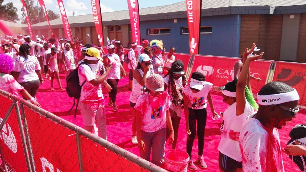 SowetoEntMag's tweet image. Looks like this color thing is going to get worse... but akunandaba, we're here to have fun! #SowetoColorRun