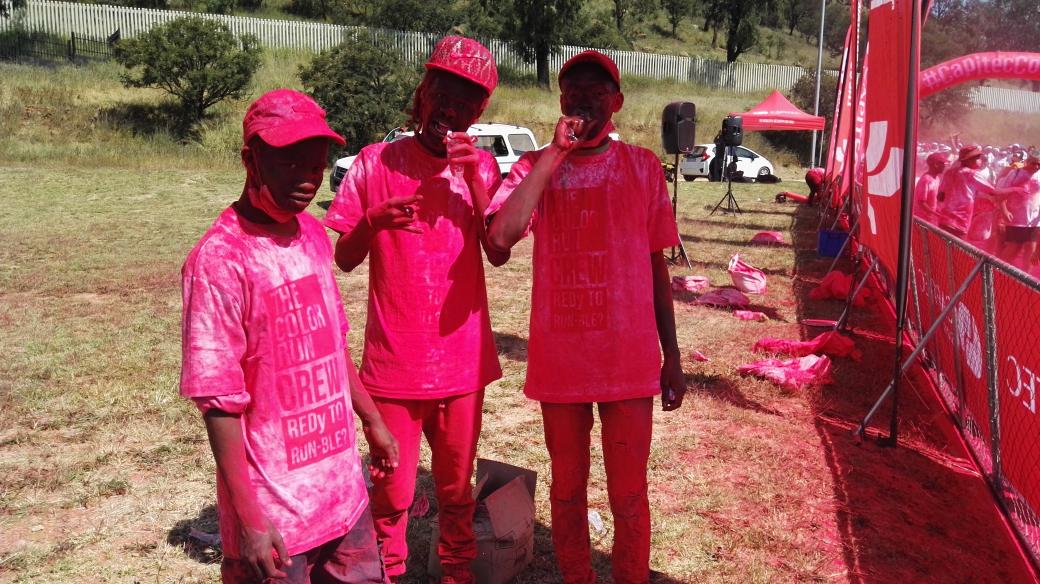 SowetoEntMag's tweet image. Looks like this color thing is going to get worse... but akunandaba, we're here to have fun! #SowetoColorRun