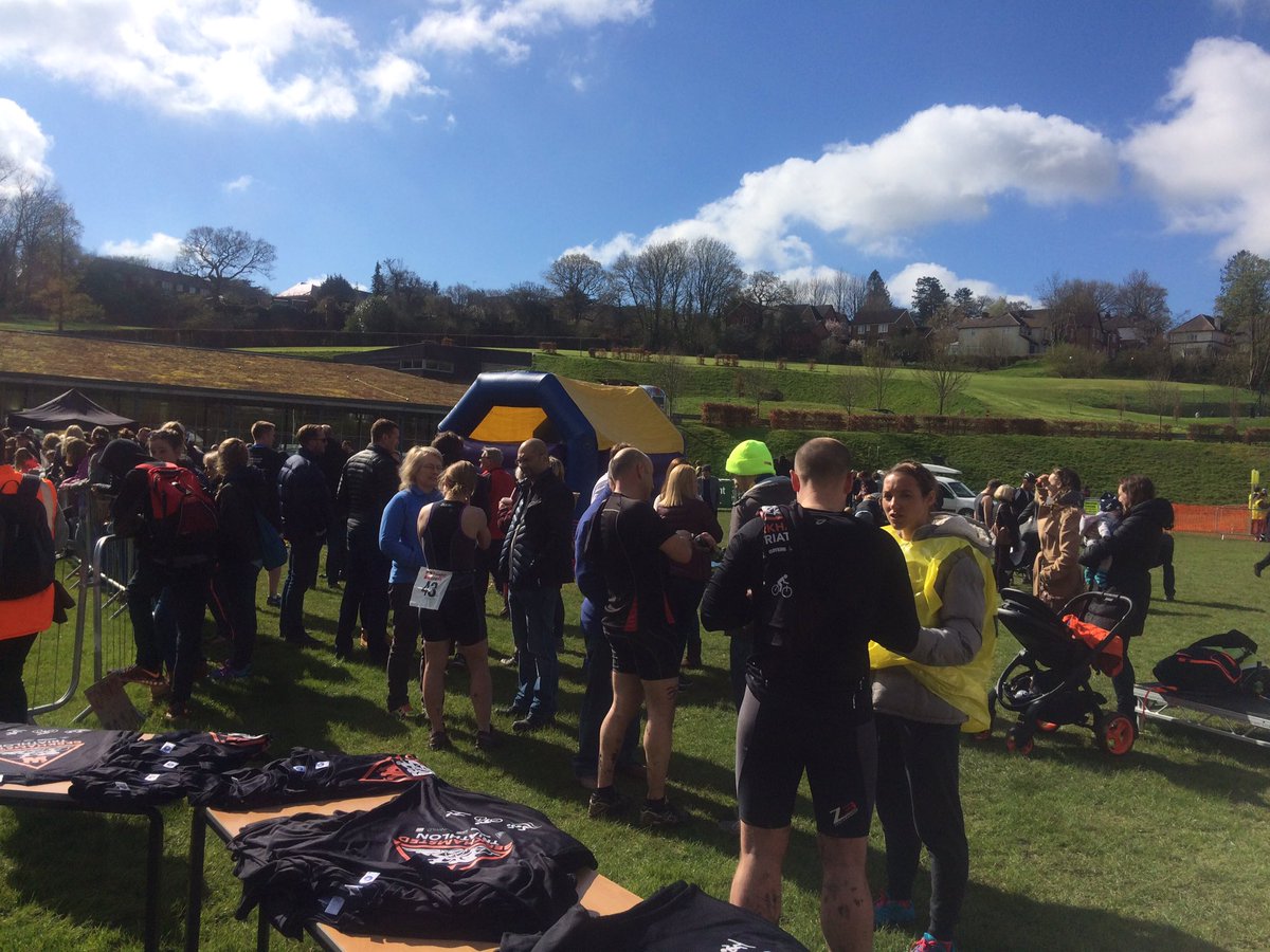 BerkhamstedTri's tweet photo. The sun is shining and the field is filling up with finishers and supporters!!! #berkhamstedtriathlon https://t.co/EYWB9rRmdn