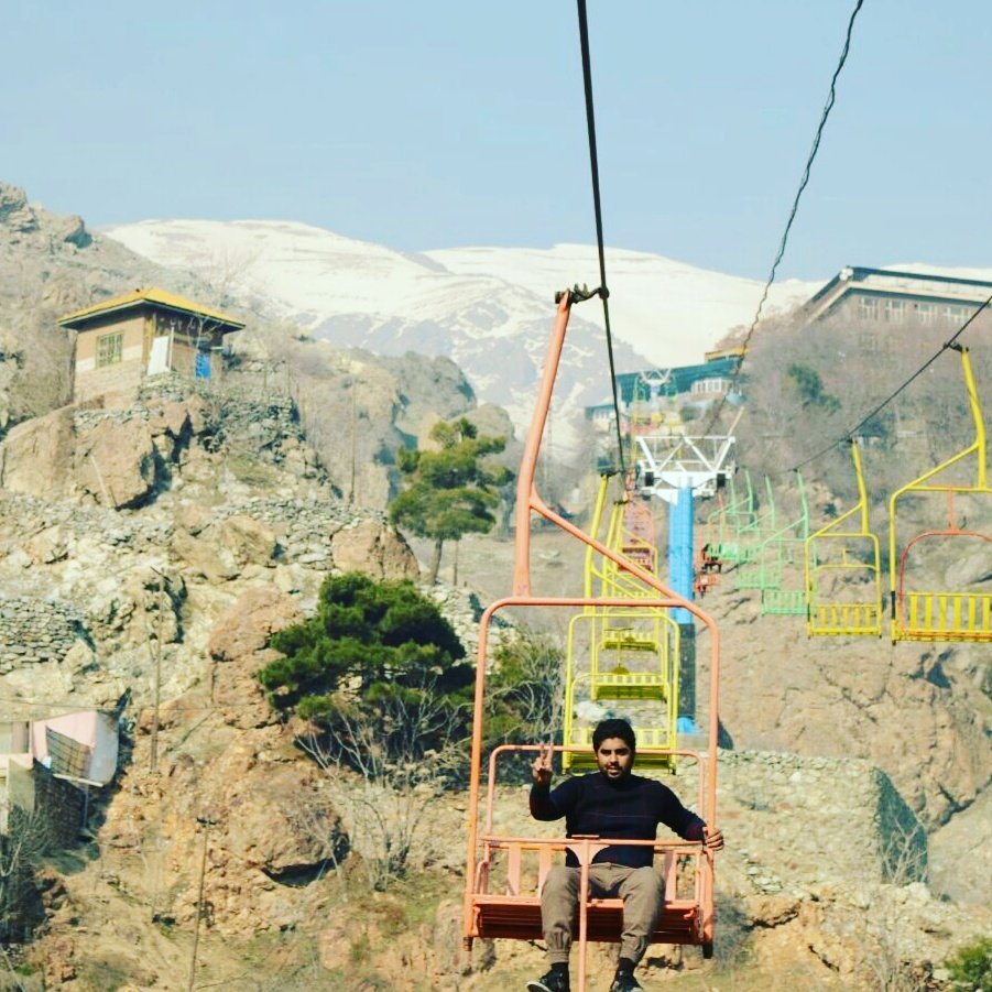 ان گنتوٰ تضحگونٰ ي عسآهآ على طولٰ 
وان كنتوٰ متضايقين ي عسآهآ دقايـق🍂#مساء الورد