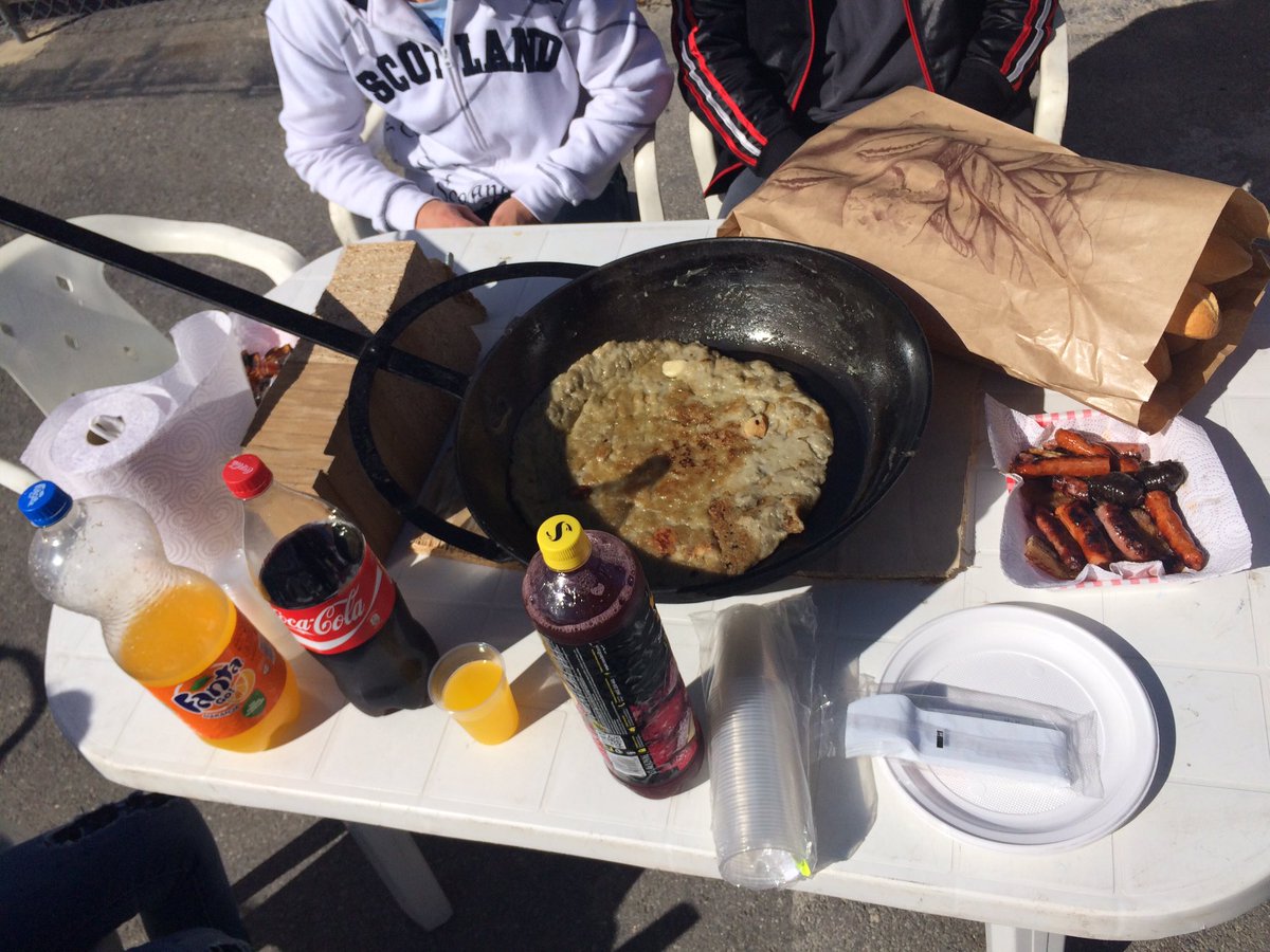 ElCorralico's tweet photo. Almuerzo de San Marco en la peña. #gachasmigas #almuerzoyeclano #sanisidro2016 https://t.co/XX399XvTSL