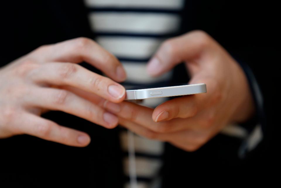 ForbesTech's tweet image. Apple expects your iPhone to expire in three years: onforb.es/1XCisLc