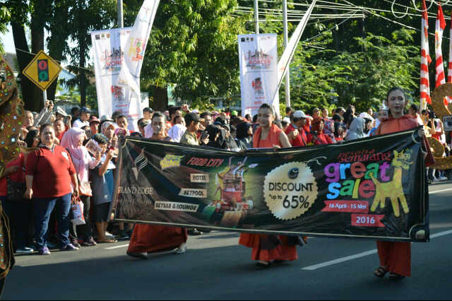ViviSenthet's tweet photo. "Grand Edge" Peserta Semarang Great Sale 2016 #SemarangGreatSale https://t.co/IowwWQrc6s