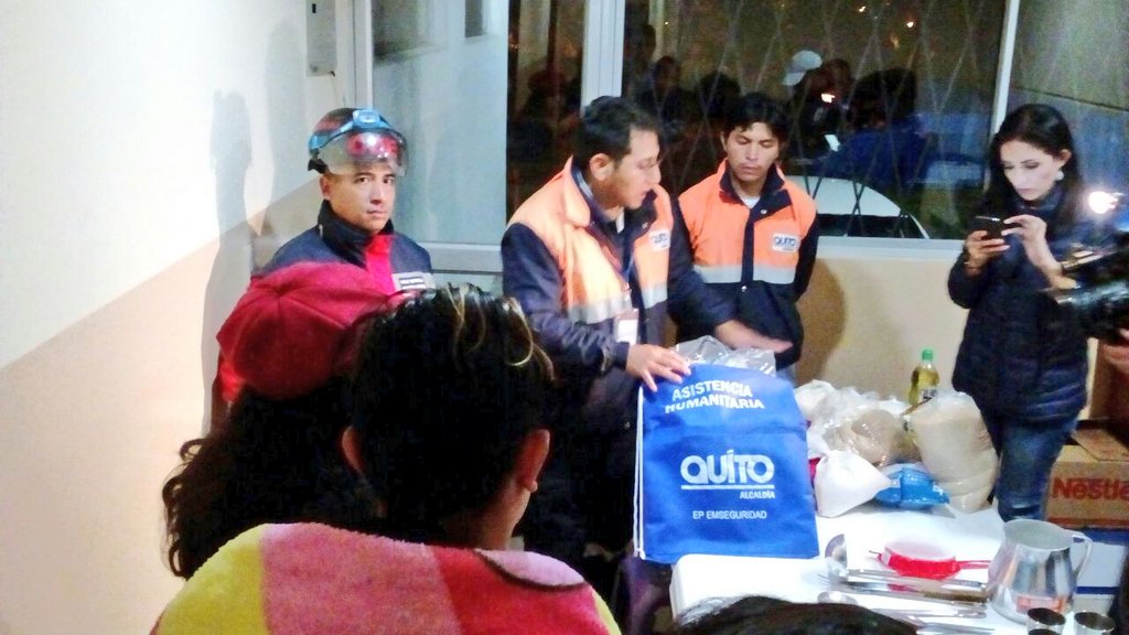 MauricioRodasEC's tweet photo. Los 15 ciudadanos que fueron evacuados se encuentran en nuestros albergues municipales y reciben atención oportuna https://t.co/IBcrfCwZyu