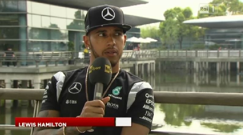 F1Rai's tweet photo. #F1 #ChineseGP #F1Hamilton : amo condividere la mia vita sui social ! In diretta su @RaiUno https://t.co/efACRfT3gI https://t.co/I8pFGoVCsn