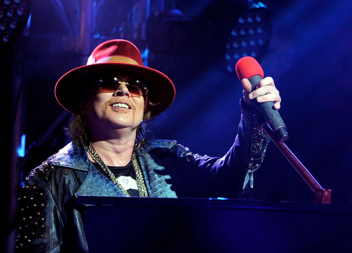 MetalHammer's tweet photo. It's official, AC/DC confirm Axl Rose as Brian Johnson's replacement. https://t.co/Em7DvEy8fu @acdc @gunsnroses https://t.co/xel81XBG0k