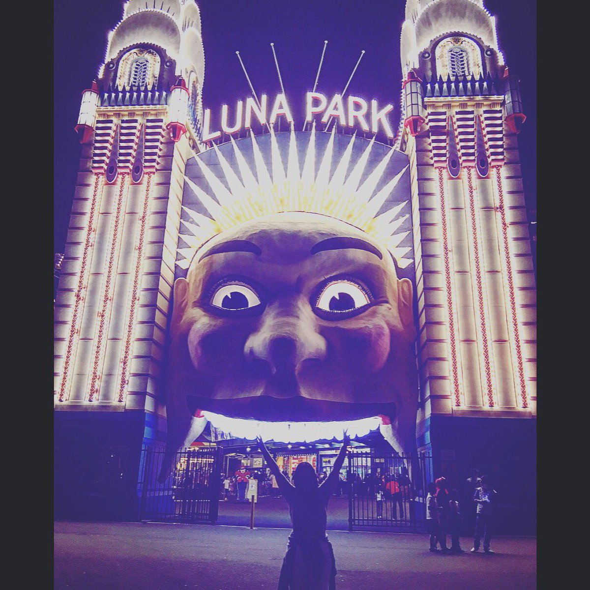 Emily_Mclaren_'s tweet photo. .@lunaparksydney on a Saturday night! 🍭🎪🎟🎈🎉 #workgirlsouting #saturdaynightactivities #intuitlifeAU https://t.co/6SKMvRsEls