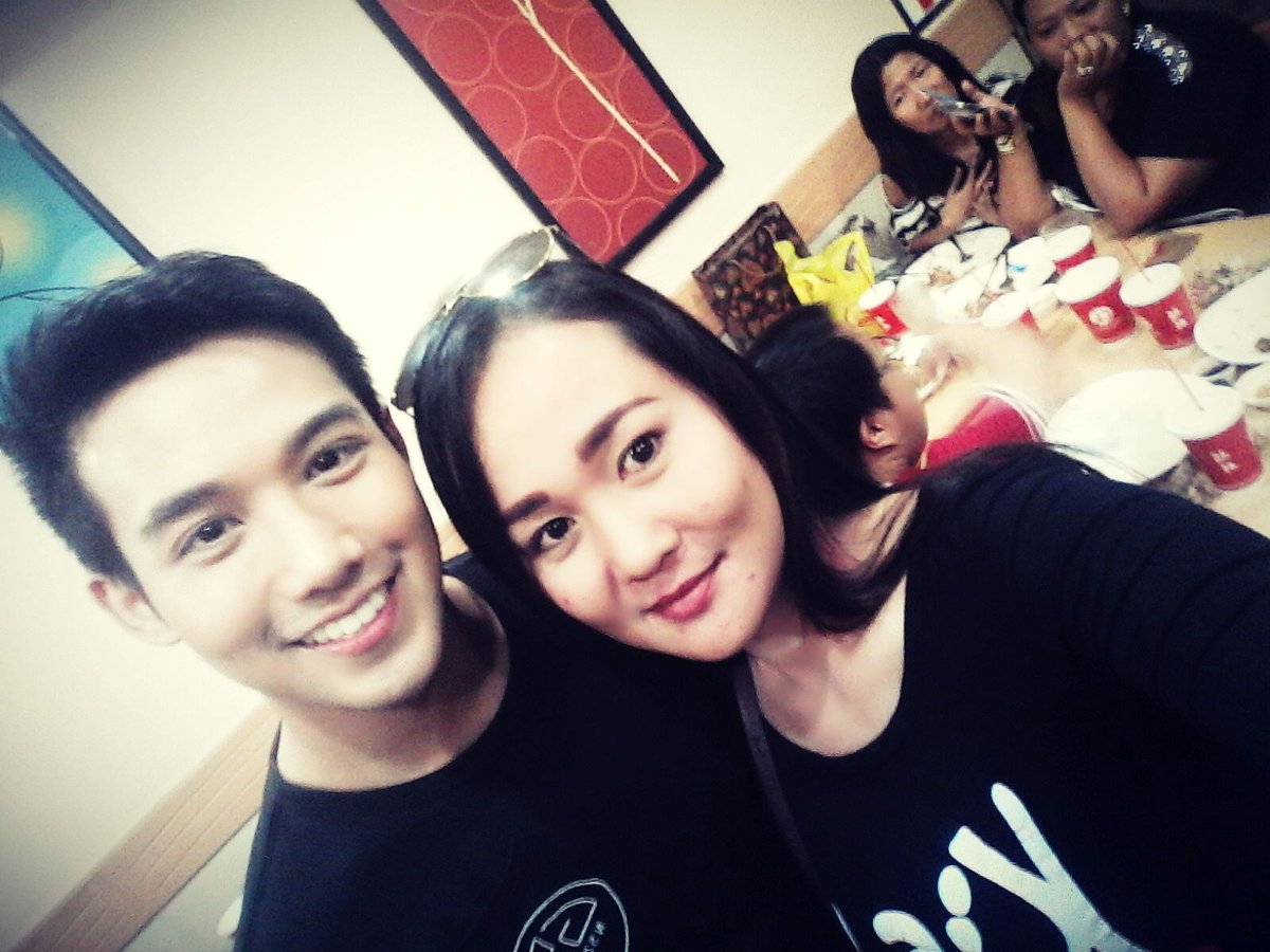 ivyreyes2219's tweet photo. alam mu pag mis kita tntngnan kna lng 2 @akosiKenChan 
#KenChanMostPromisingMaleStar https://t.co/qhwmzZSqry