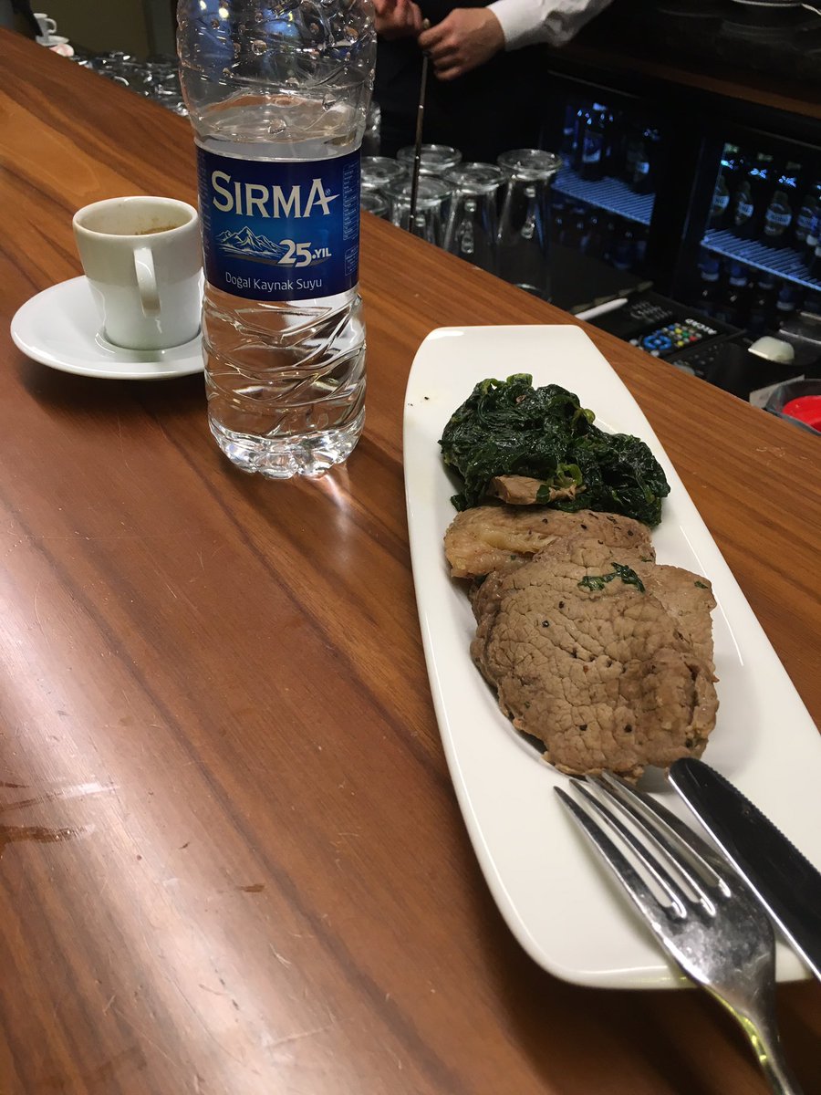 WoleAdesemoye's tweet photo. Breakfast fit 4 a KING: 200g Steak, 100g Spinach It's time 4 my carb depletion ✂️. #nocarbs #peekweek  #TheRoadToLA https://t.co/RB23F3YeB2
