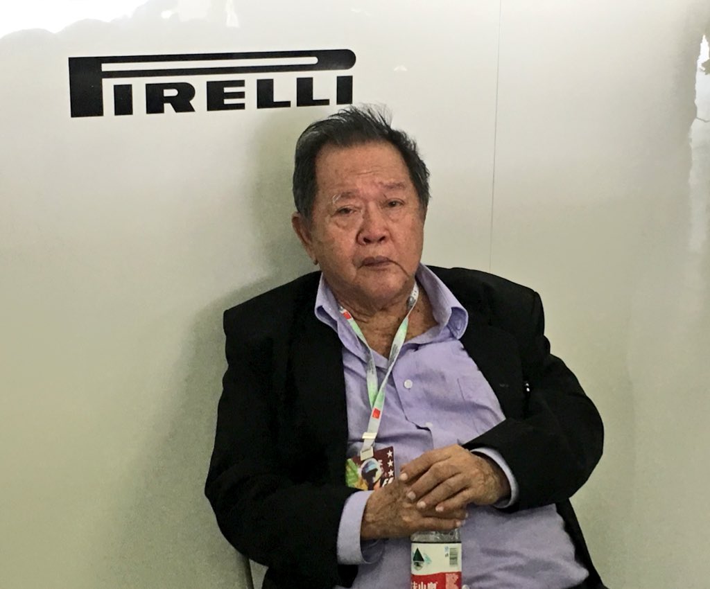 MNCupdate's tweet photo. Kakeknya @RHaryantoracing terus berdoa &amp; mendukung cucunya. Aw, dukungan yg sangat manis! #RioF1GPChina https://t.co/15NurOoURX