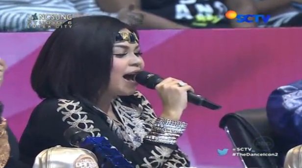 SCTV's tweet photo. Keliatannya kayak star colaboration nih, keren banget! @MelaneyRicardo #TheDanceIcon2 https://t.co/7KlxTTLleb
