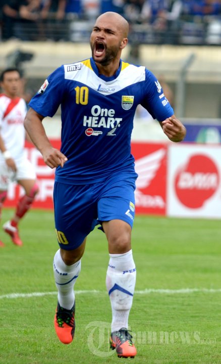 Saran nih pak <a href="/JamalRasyid/">Jamal Al Rasyid</a> ,@persibafc_resmi ,@JainoMatos13 buat striker ambil nih <a href="/serginhovandijk/">Sergio van Dijk</a> ,