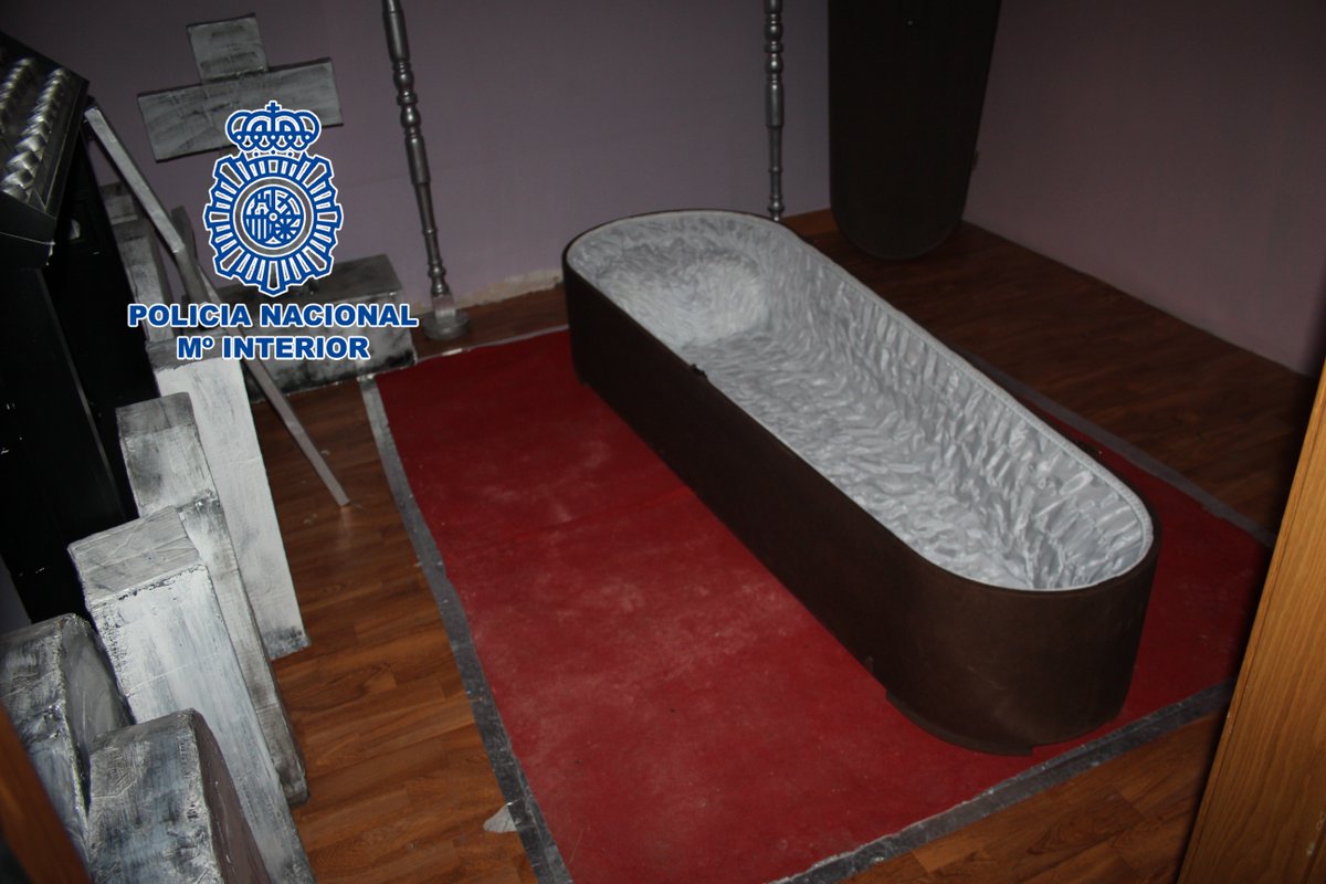laverdad_es's tweet photo. #VÍDEO: Arrestadas dos proxenetas que captaban jóvenes en Murcia para prostituirlas https://t.co/tpKJoX1xWh https://t.co/AYL8ogWAB9