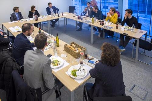 lesoir's tweet photo. Quel cadre légal pour #Uber, #Airbnb et compagnie? Notre débat:  https://t.co/HoRfXxwKdW https://t.co/DEar65GtEz