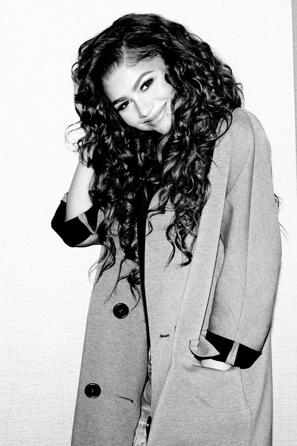 ZendayaActivity's tweet photo. Zendaya is on another level 😍😩 https://t.co/f7ChAIJGJd