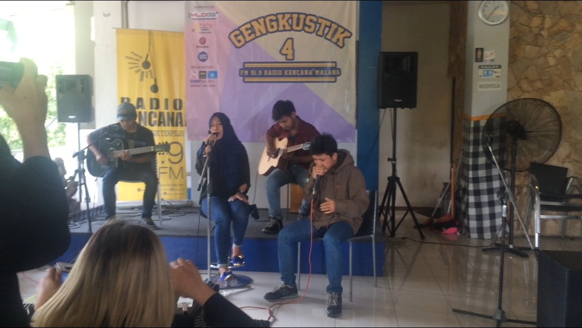 Bissmillah 🙏🏻🎧🎤 #gengkustik <a href="/RadioKencana/">Radiokencana</a>