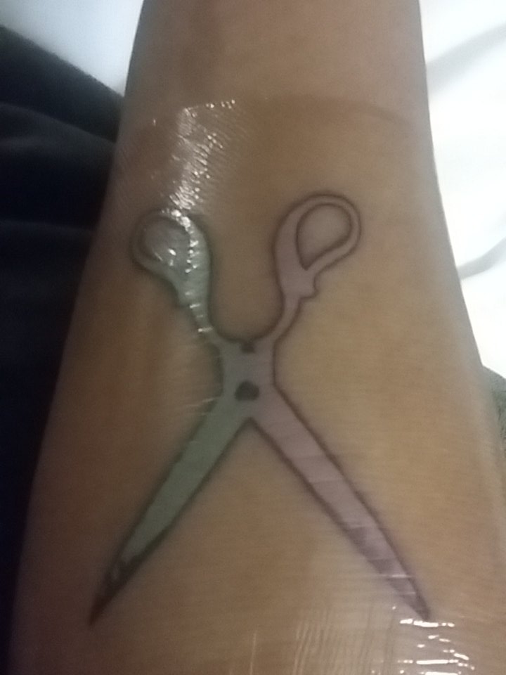 apachito94's tweet photo. @botdfmusic Just got this done today and its a reminder of how i can do anything as long as i work hard. #SCISSORS https://t.co/ZOV9flNuec