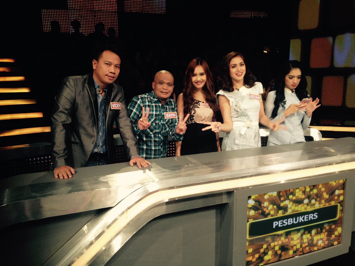 AliceSuyadi's tweet photo. Super family 100 ANTV https://t.co/KJYUt2rZUn