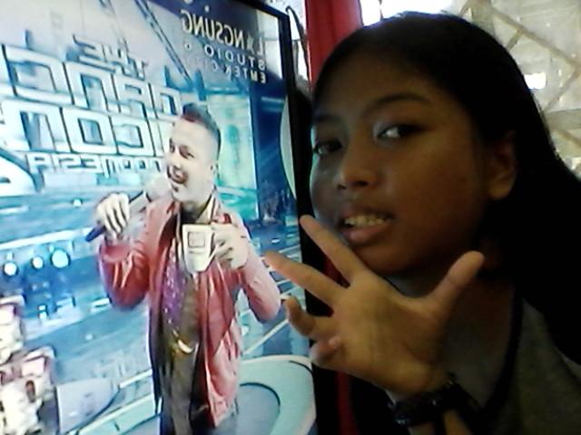 b10c0ffdda9a44e's tweet photo. Lagi belajar buat besok US sambil nonton #DanceIcon2 😃 salam buat ka @dhikacungkring 😍 https://t.co/6nGAY4oaOM