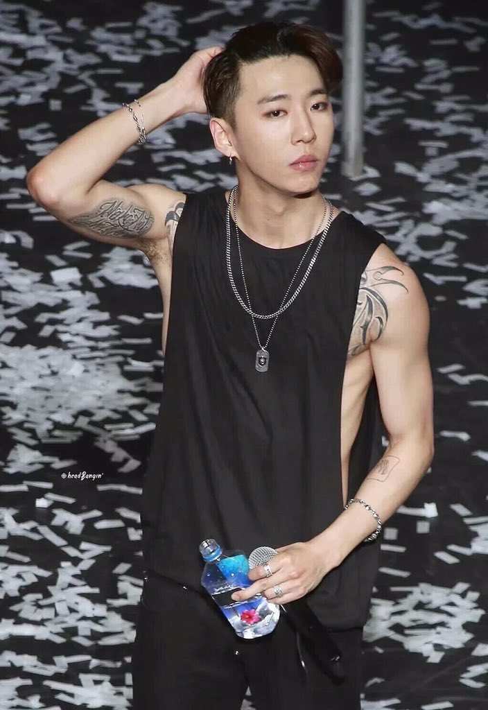 itsEmShoji's tweet photo. "@hongmaew05: ตายได้นะ อร๊ากกกกกก #BAP #BAPAwake2016 #bangyongguk @BAP_Bangyongguk https://t.co/0ajhFKUNR1"