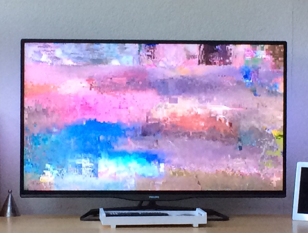 Problemoplosser's tweet image. Ging een paar maanden goed. Vrijdag begon de ellende weer. Niets gewijzigd hier. #Ziggo formule 1 kijken