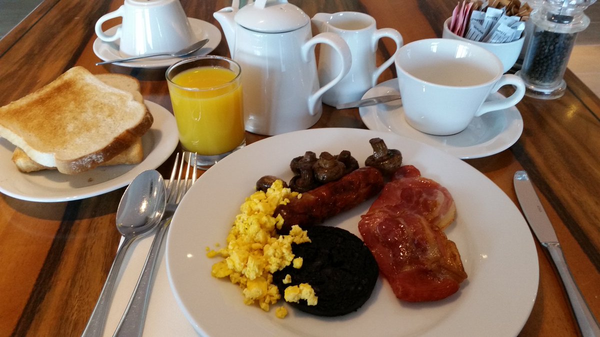 bracecricket's tweet photo. No marks for presentation but tasted alright. 3/10 #tweetyourbreakfast https://t.co/Au0TTAXwbW