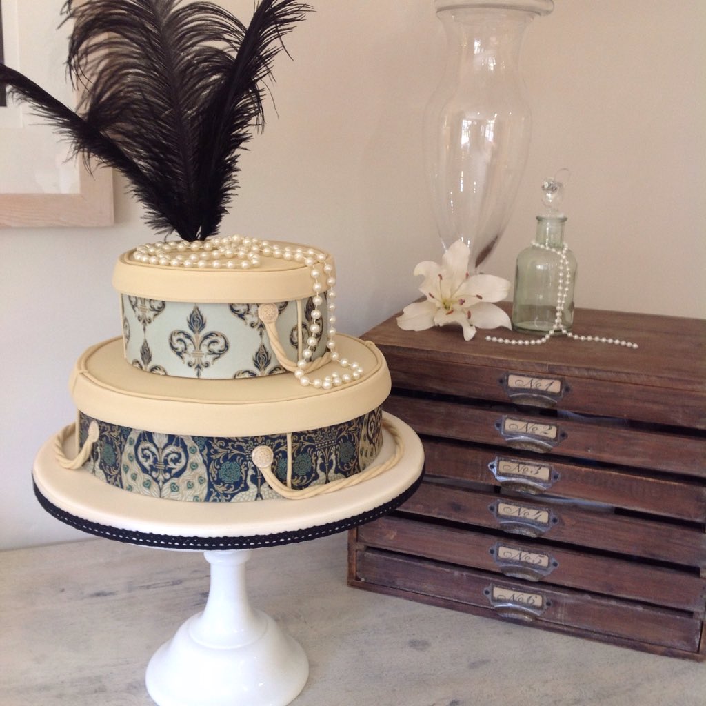 LouiseScofield's tweet photo. Created by our student with our one to one tuition! ๐ #wedding #hatboxCake #vintageInspired https://t.co/iDWJnncI4g