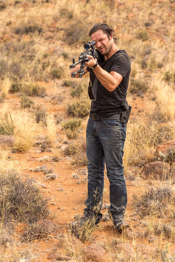 KarooFilms's tweet photo. .@neelsvjaarsveld lê aan. Die fliek se naam is nie verniet #JAGVELD nie. https://t.co/wiMpxjyvRf