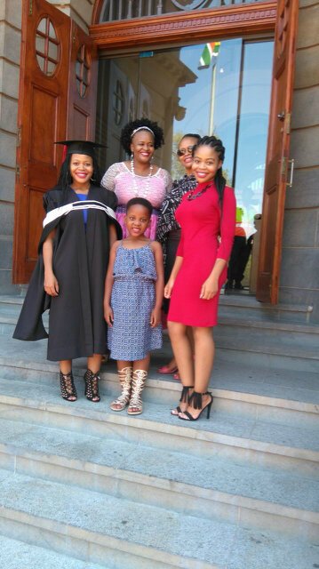 MsNicki_23's tweet photo. #Family#Graduation#AccHonours https://t.co/SbsWFgWFFh