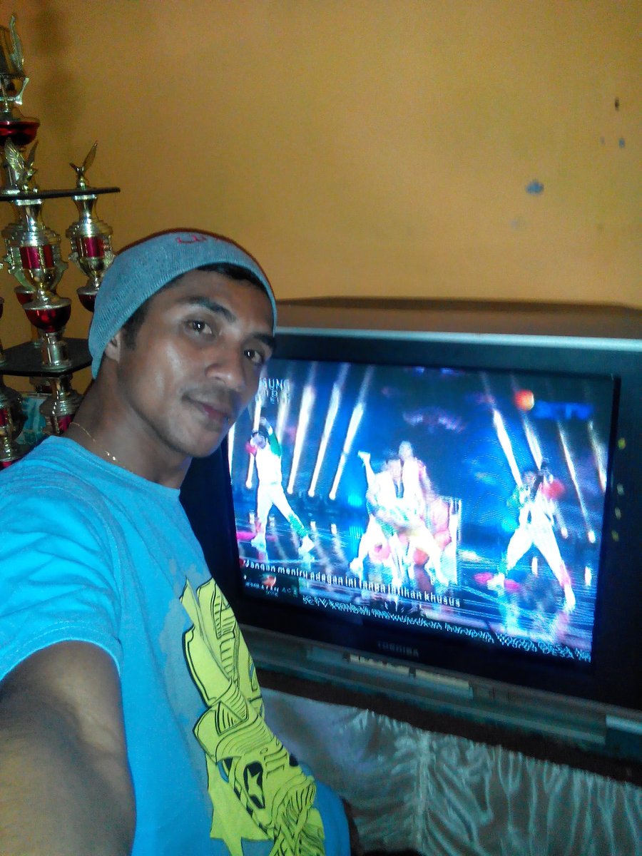 glend_skid's tweet photo. pake baju SEC dulu ni asik kolaborasinya @DA2_Ridho @DA2_Rizki #SECfeatRizkiRidhoAtTDII2 #TheDanceIcon2 @sec_fams https://t.co/8hPmmbCUp9