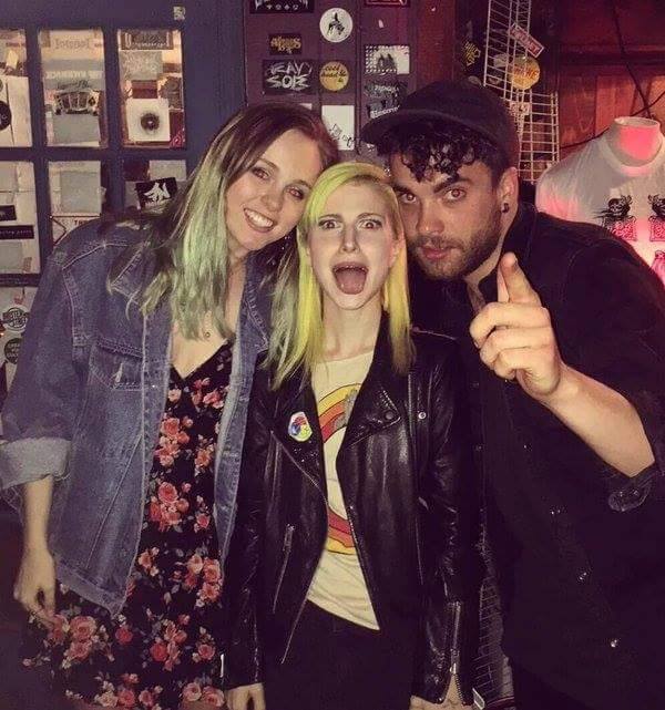 Nova foto: Hayley e Taylor foram ao show da Half Noise, banda do Zac Farro: Halfnoise