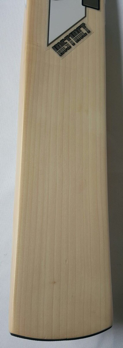 SQSports's tweet photo. Check out the grains on this beauty! CA Instinct, only £219.99! #TrueCricketExperts https://t.co/umCt3k9wzQ