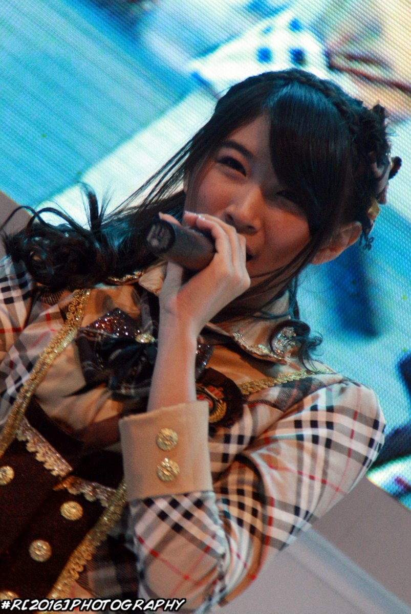 Rereee010's tweet photo. @N_ShaniJKT48 [1] | JKT48 at IIMS [16-04-2016] https://t.co/zqUsq7TM2R
