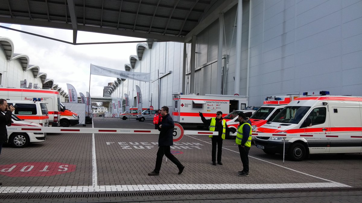 sahnetaeter's tweet photo. Das #DRK beim #HaspaMarathon - #VOST #VOSTde https://t.co/w5hrnGJ7xB