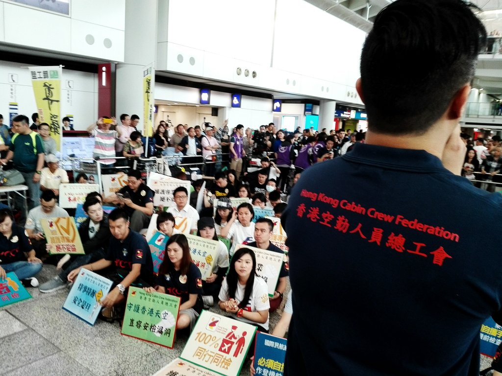 TravelFoto's tweet photo. #HongKongCabinCrewFederation #Sitin for #AirportSafety #Protest #Against #SpecialTreatment for #HKChiefExec #HKCCF https://t.co/tzzr9JZoGk