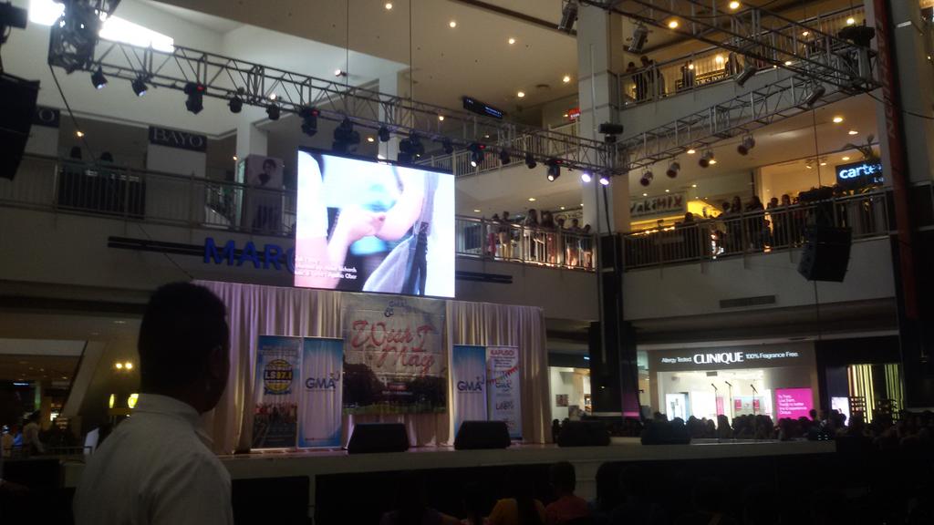 buitison's tweet photo. #WIMBiGuelMarqueeMall https://t.co/qsWj3aXcBI