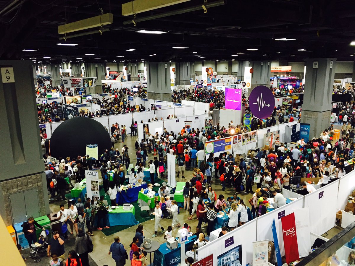 Arckitmodel's tweet photo. Giving as sense of how busy @USAScienceFest is. #USAScienceFest #washington #makerspace #STEM #education #science https://t.co/CSqXLLnD95
