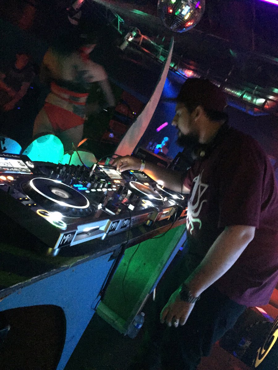 Livesynthetic's tweet photo. .@truthdubstep killing the loft tonight #pksound #bass #dubstep https://t.co/0AWc3eChjt