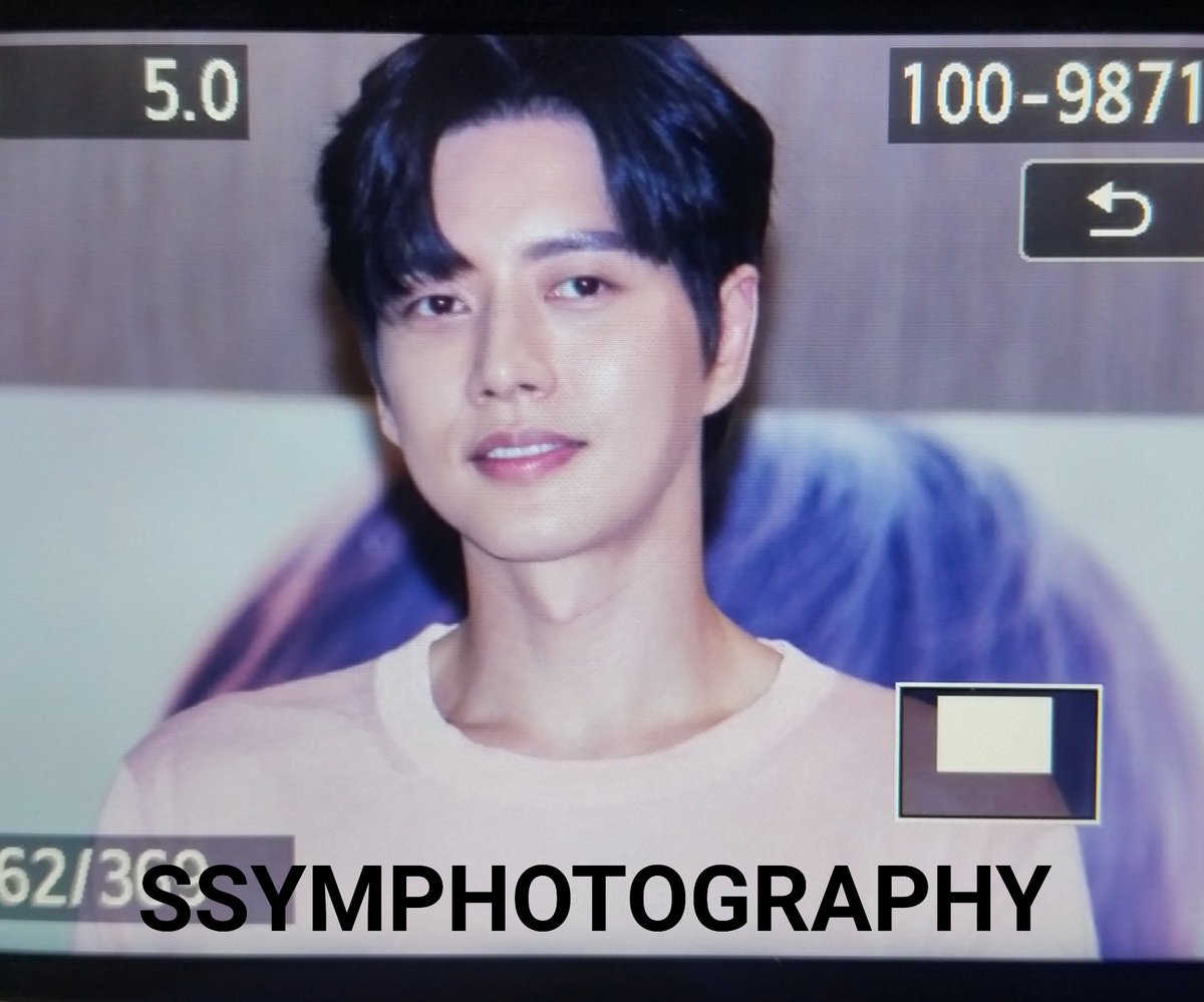 [#ParkHaeJininSG] Did you catch #ParkHaeJin at West Coast Mall just now? 😍😍 Stay tuned for HD photos!