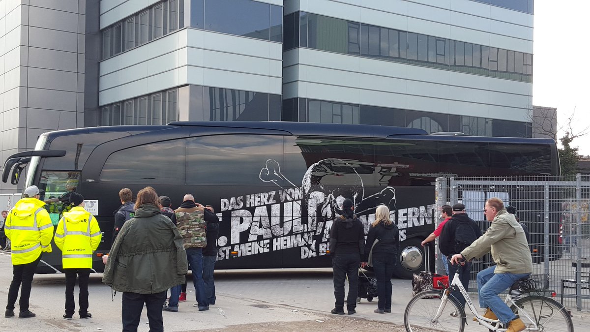 Pascal_187_fcsp's tweet photo. Bissel spät aber egal !
#Heimsieg !
#StPaui.vs.Bochum
#2:0sieg😍 https://t.co/IDuLnteTLE