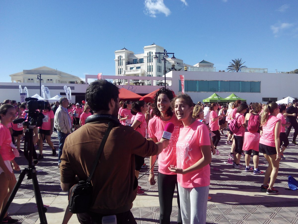 faly_aunon's tweet photo. Las más wapas de @Levante_TV @patri_ramvi y @mariettasanchez  en la carrera de la mujer. Sois muy grandes https://t.co/sK7ODkhHje