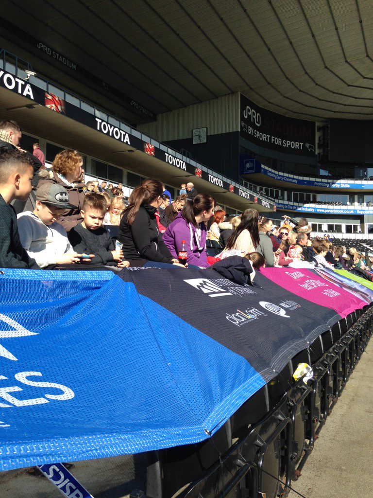 central_health's tweet photo. Crowds gathering at the finish line #Derby10K https://t.co/hZ67D7IG8t