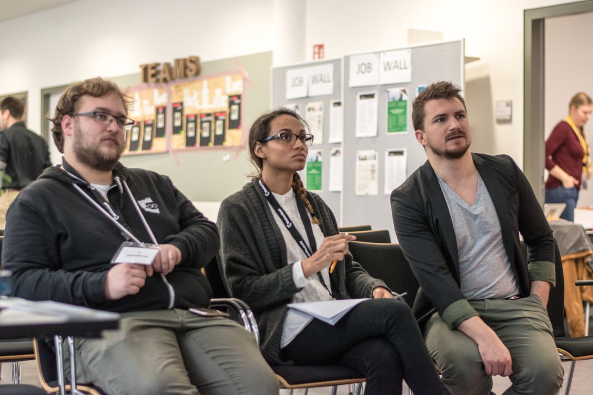 hackerstolz's tweet photo. Starting with the pitch feedback sessions...

#hacktotheroots https://t.co/RPoOzHoNik