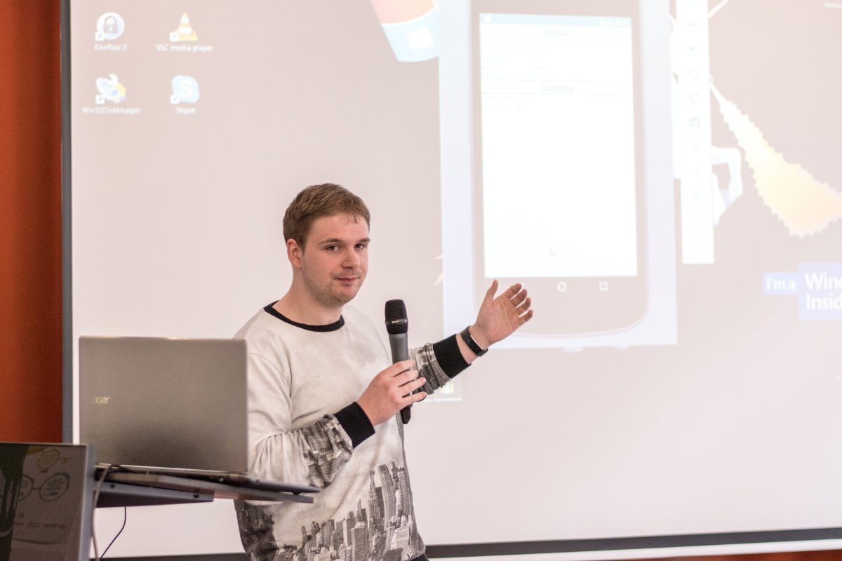 hackerstolz's tweet photo. Starting with the pitch feedback sessions...

#hacktotheroots https://t.co/RPoOzHoNik