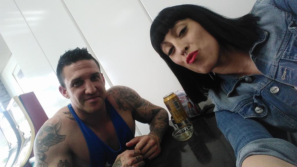 luzy_cleo's tweet photo. Tomando el bermut con el strepper @alexmyhyv y @luzy_cleo besitos mojaditoss chich@s muakkk https://t.co/uKwVhSbbio